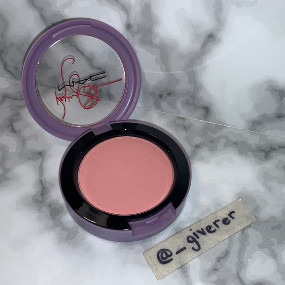 Cheeky Bugger Kelly Osbourne MAC Powder Blush - Picture 3 of 16